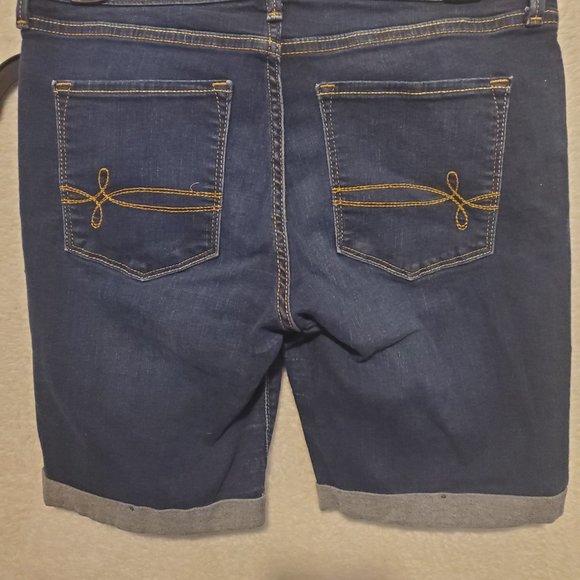 Women's size 28(6) Bermuda Denim Shorts - Picture 2 of 2